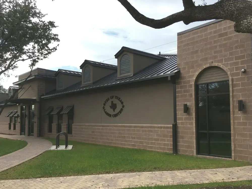 Eyes of Texas Laser Center: L Shawn Wong M.D office in Austin